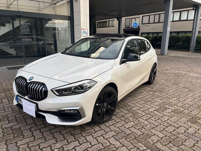 Weiß Gebraucht 2020 BMW 118 Performance Kleinwagen | 22.400 € (Fairer Preis) - Bild 1/4