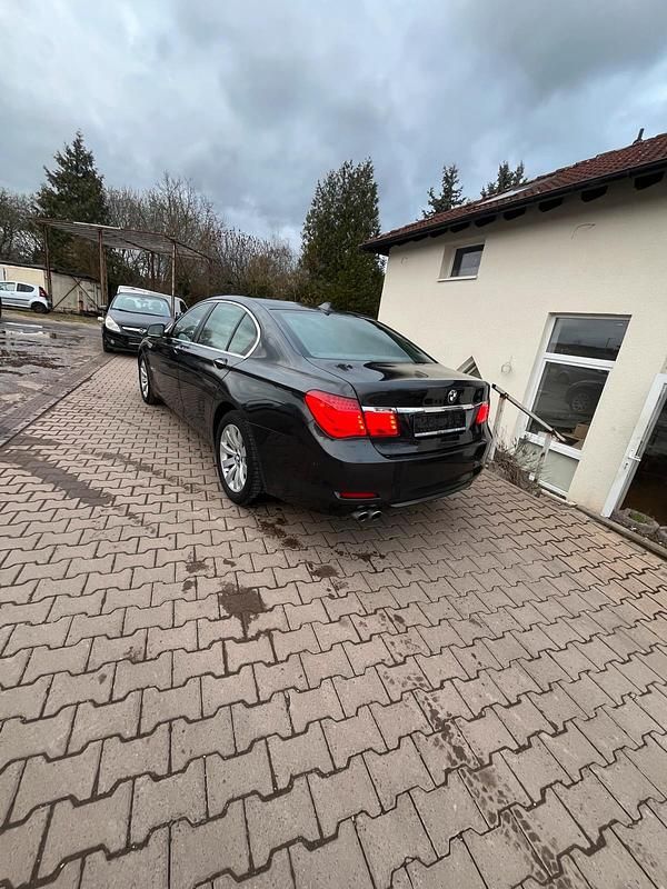Gebraucht BMW 730 248 PS (182 kW) 2009 Grau Limousine