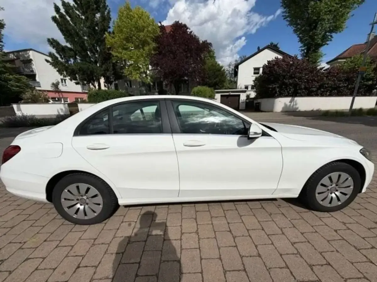 Gebraucht Mercedes C180 156 PS (114 kW) 2014 Weiß Limousine