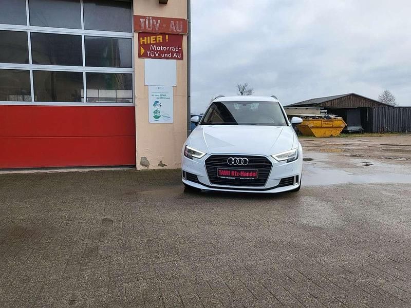 Gebraucht Audi A3 Sportback Sport 116 PS (85 kW) 2019 Weiß Kleinwagen
