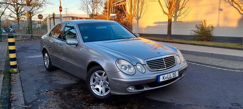 Usata Mercedes E200 162 CV (119 kW) 2004 Marrone Berlina