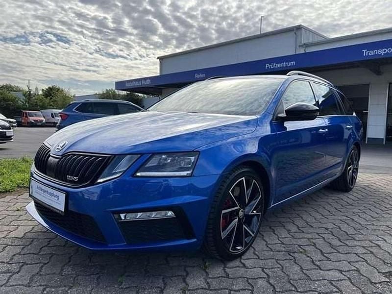 Race blue Gebraucht 2019 Skoda Octavia RS Kombi | 25.990 € (Teuer) - Bild 1/4