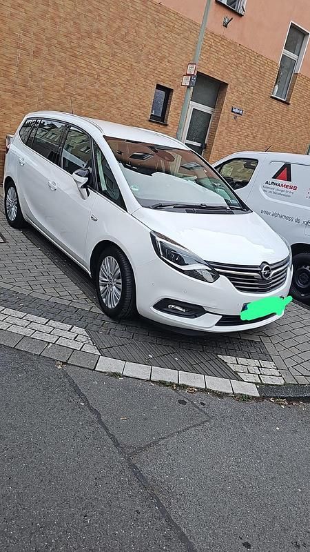 Weiß Gebraucht 2018 Opel Zafira Van / Kleinbus | 9.500 € (Guter Preis) - Bild 1/4