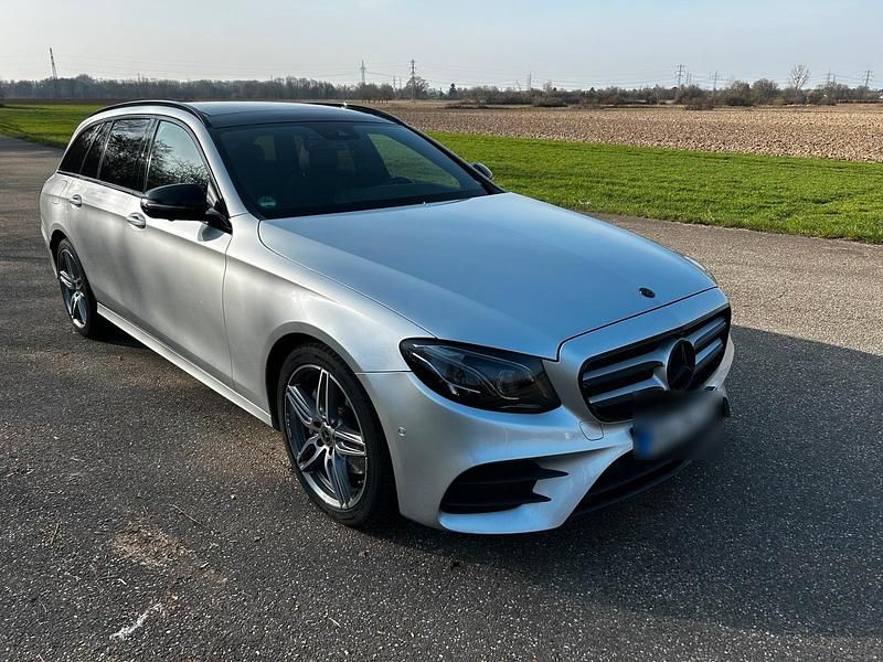 Gebraucht Mercedes E220 AMG 194 PS (142 kW) 2018 Silber Kombi