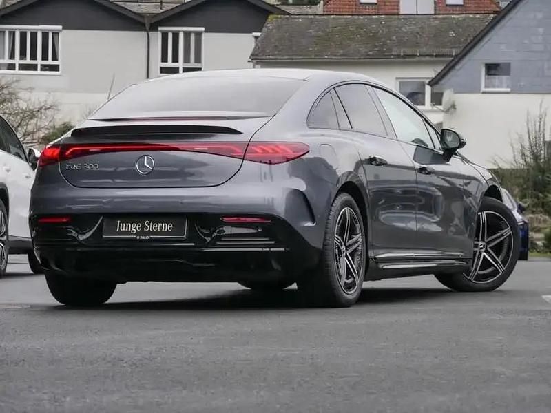 Gebraucht Mercedes EQE300 AMG 180 kW (245 PS) 2024 Grau selenitgrau metallic Limousine