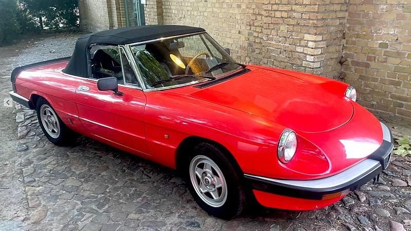 Rot Gebraucht 1985 Alfa Romeo Spider Cabrio | 9.000 € - Bild 1/4