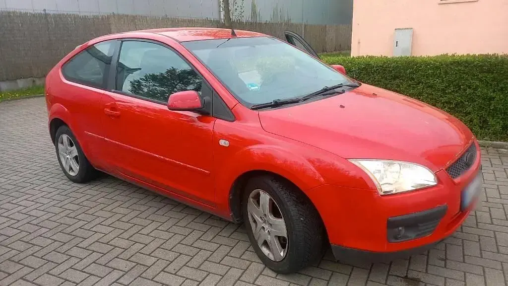 Gebraucht Ford Focus 80 PS (58 kW) 2007 Rot Kleinwagen