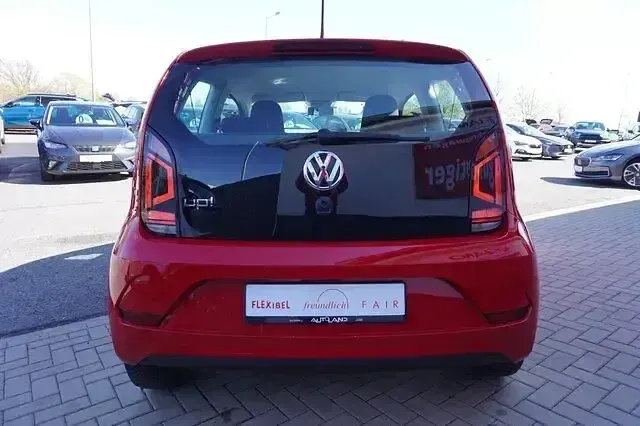 Usado VW up! 60 CV (44 kW) 2017 Rojo Utilitario