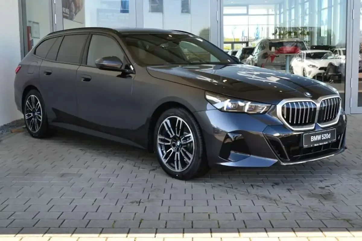 Neu BMW 520 197 PS (144 kW) 2026 Grau Kombi
