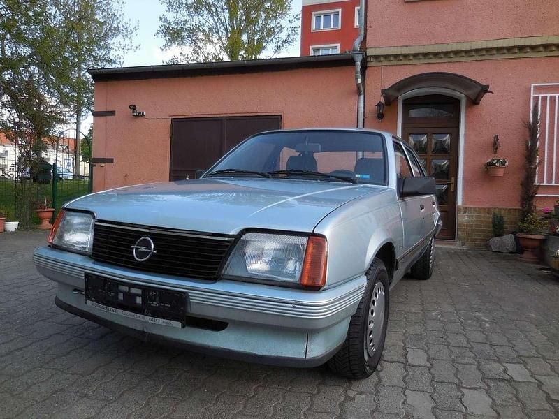 Gebraucht Opel Ascona S 90 PS (66 kW) 1985 Helliosblaumetallic Limousine