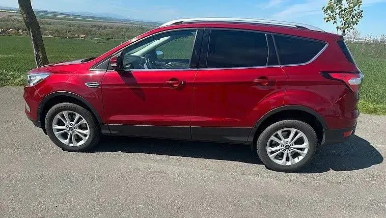 Gebraucht Ford Kuga Titanium 150 PS (110 kW) 2019 Rot SUV