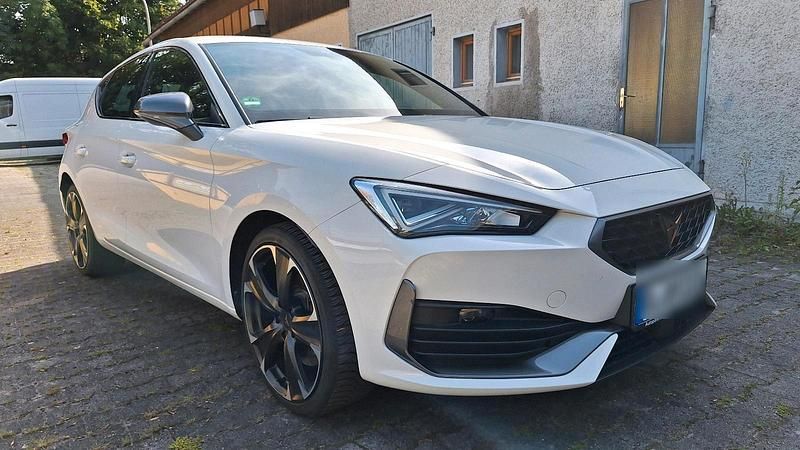 Weiß Gebraucht 2021 Cupra Leon Limousine | 25.490 € (Fairer Preis) - Bild 1/4