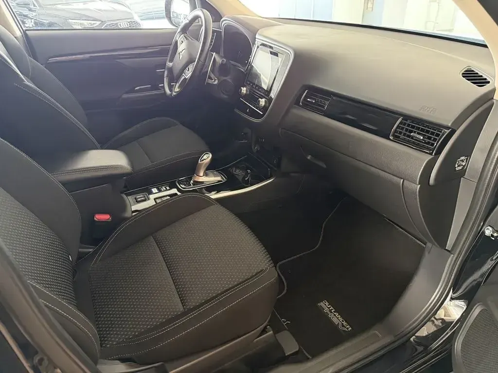 Gebraucht Mitsubishi Outlander P-HEV 135 PS (99 kW) 2021 Schwarz SUV