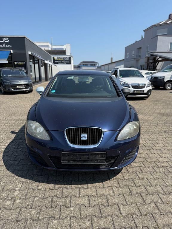 Blau Gebraucht 2010 Seat Leon Basis Limousine | 1.290 € (Superpreis) - Bild 1/4