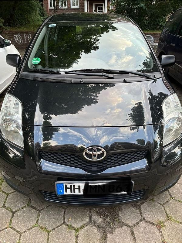 Schwarz Gebraucht 2011 Toyota Yaris Kleinwagen | 3.900 € (Fairer Preis) - Bild 1/4