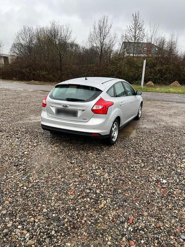 Second-hand Ford Focus 125 CP (91 kW) 2012 Argintiu Berlinǎ