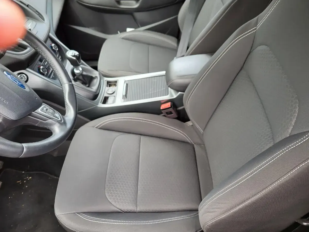 Gebraucht Ford Kuga 150 PS (110 kW) 2018 Rot SUV