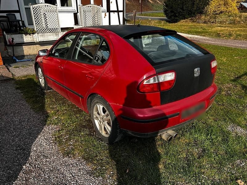 Second-hand Seat Leon 180 CP (132 kW) 2000 Roșu Hatchback