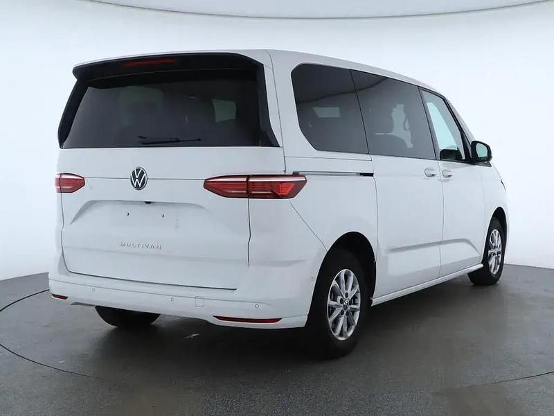 Gebraucht VW Multivan Life 110 PS (80 kW) 2024 Weiß Van
