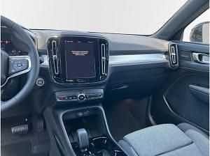 Gebraucht Volvo XC40 Plus 197 PS (144 kW) 2025 Schwarz (onyx black / metallic) SUV