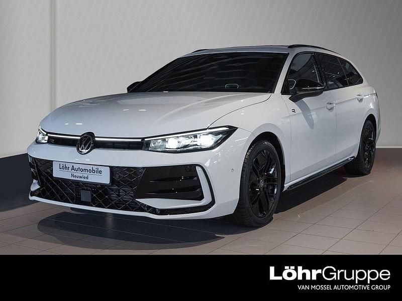 Weiß Neu 2025 VW Passat R-line Limousine | 48.950 € (Superpreis) - Bild 1/4