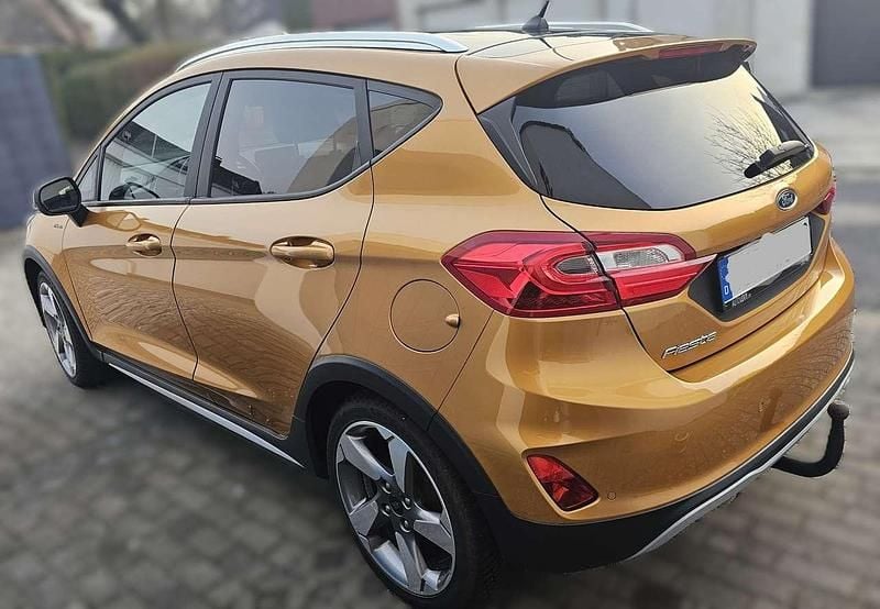 Gebraucht Ford Fiesta Active 101 PS (74 kW) 2018 Bronze Kleinwagen