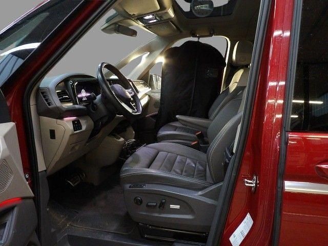 Gebraucht VW Multivan Style 150 PS (110 kW) 2022 Fortanarot metallic Van