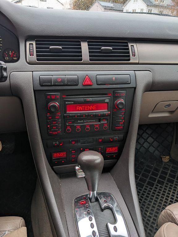 Gebraucht Audi A6 Comfort 179 PS (131 kW) 2000 Schwarz Kombi