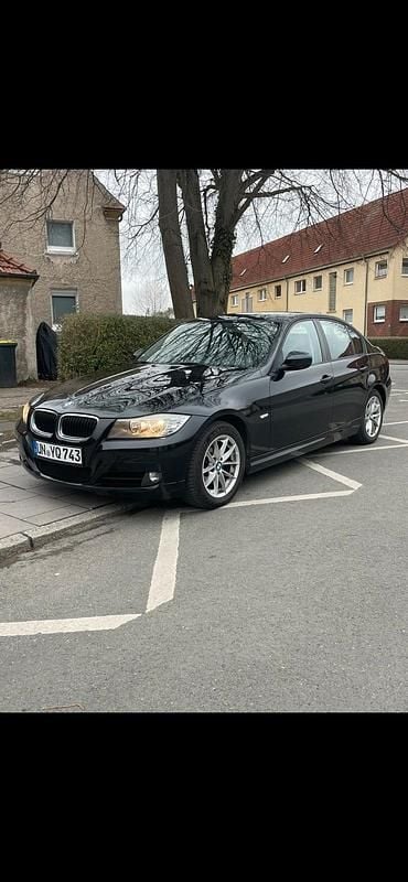 Schwarz Gebraucht 2011 BMW 316 Limousine | 4.900 € (Fairer Preis) - Bild 1/4