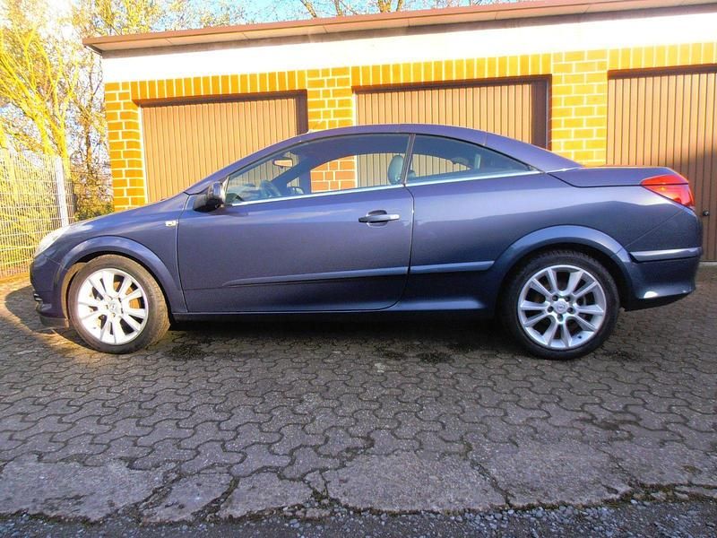 Gebraucht Opel Astra 105 PS (77 kW) 2007 Blau Coupé