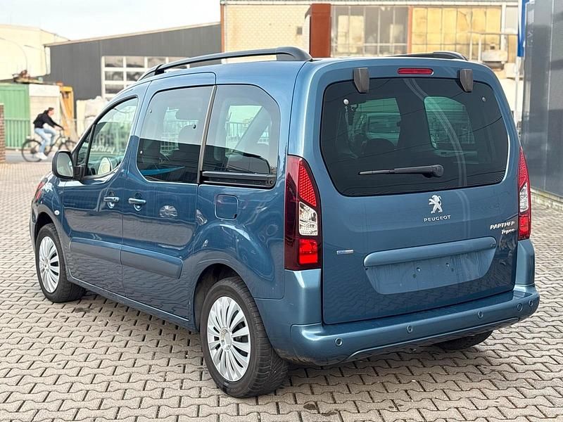 Gebraucht Peugeot TePee 110 PS (80 kW) 2017 Blau Limousine