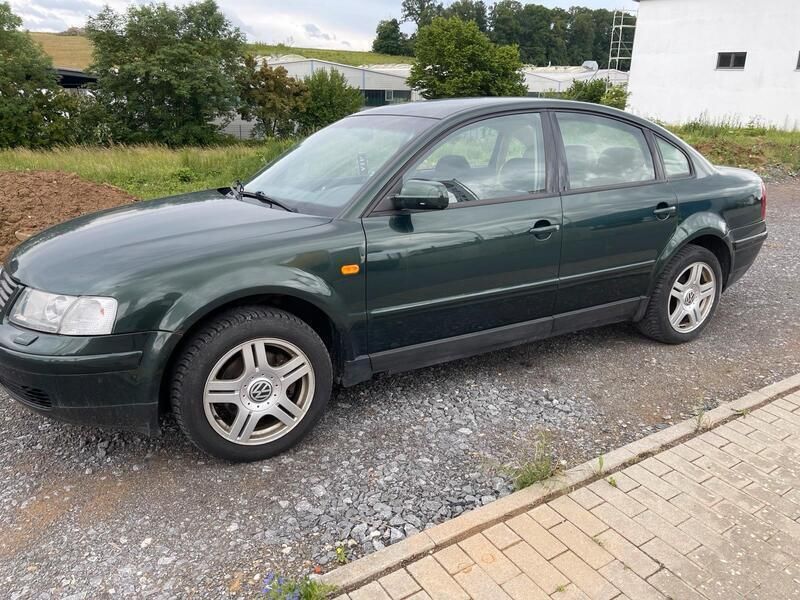 Grün Gebraucht 2000 VW Passat Limousine | 950 € (Guter Preis) - Bild 1/4