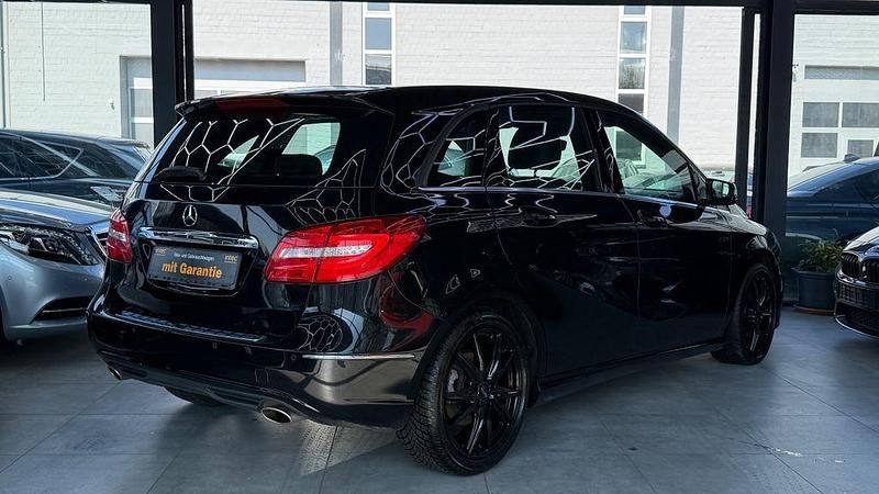 Gebraucht Mercedes B180 122 PS (89 kW) 2013 Schwarz Van / Kleinbus
