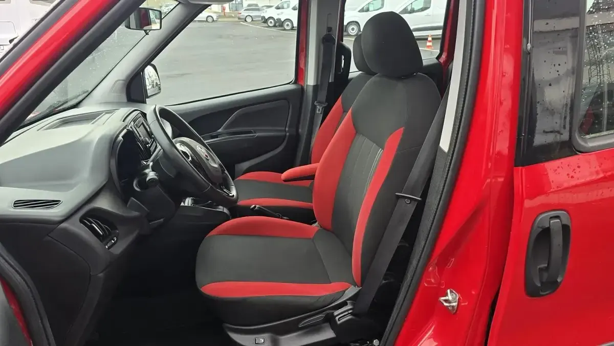Gebraucht Fiat Doblò 120 PS (88 kW) 2019 Rot Van / Kleinbus
