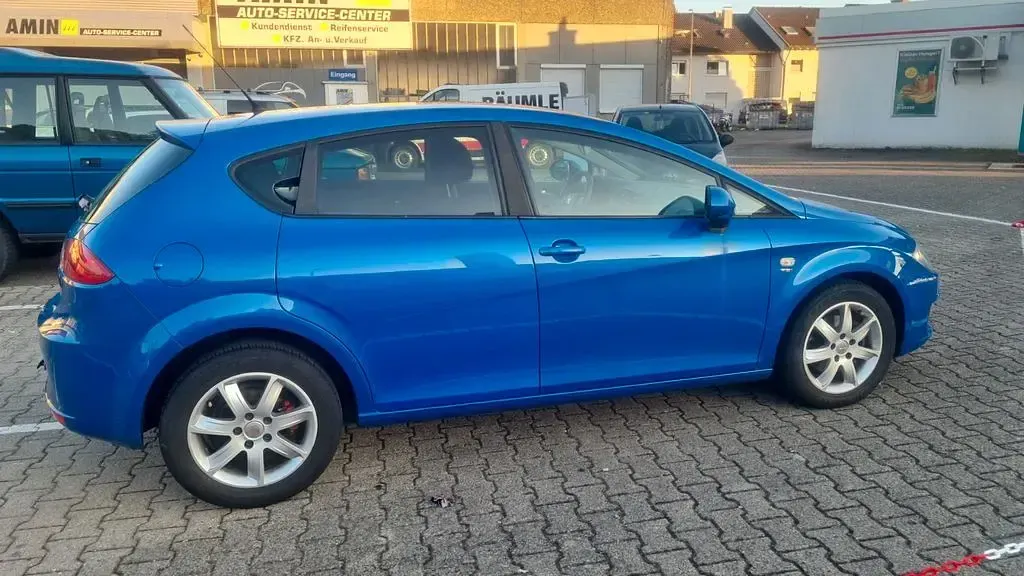 Używany Seat Leon 125 KM (91 kW) 2010 Niebieski Hatchback