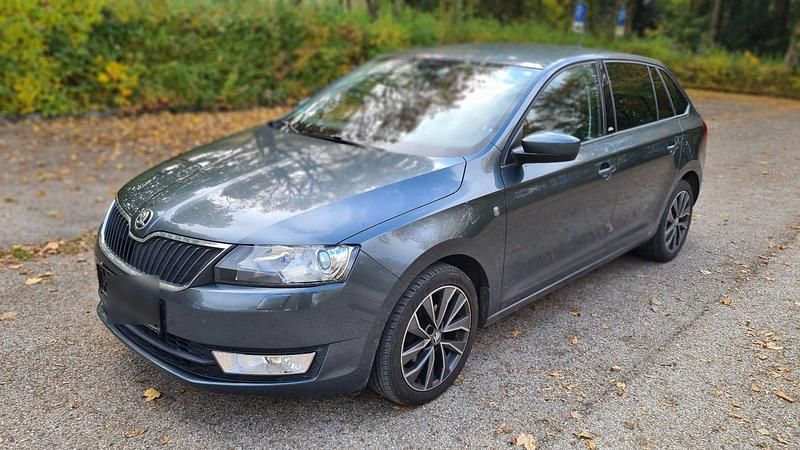 Grau Gebraucht 2015 Skoda Rapid Kleinwagen | 6.950 € (Fairer Preis) - Bild 1/4