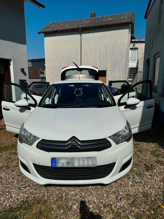 Weiß Gebraucht 2011 Citroën C4 SELECTION Limousine | 3.350 € (Fairer Preis) - Bild 1/4