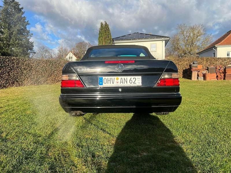 Gebraucht Mercedes E320 220 PS (161 kW) 1995 Schwarz Cabrio