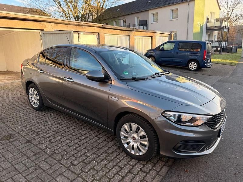 Gebraucht Fiat Tipo Lounge 110 PS (80 kW) 2016 Grau Limousine