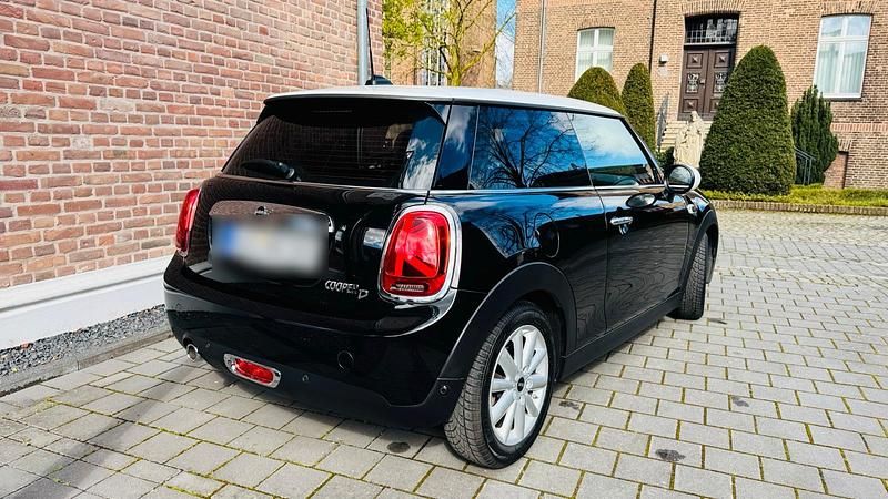 Gebraucht Mini Cooper D 116 PS (85 kW) 2018 Schwarz Kleinwagen
