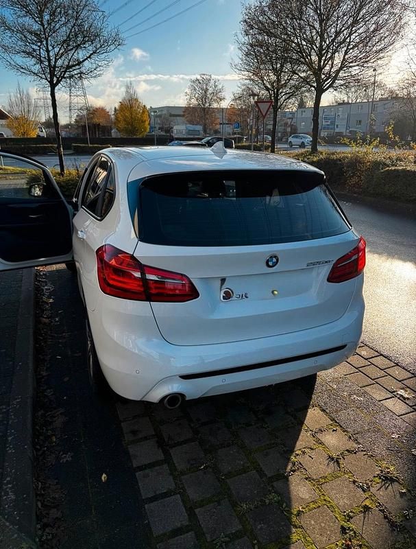 Gebraucht BMW 225 Performance 224 PS (164 kW) 2019 Weiß Van / Kleinbus