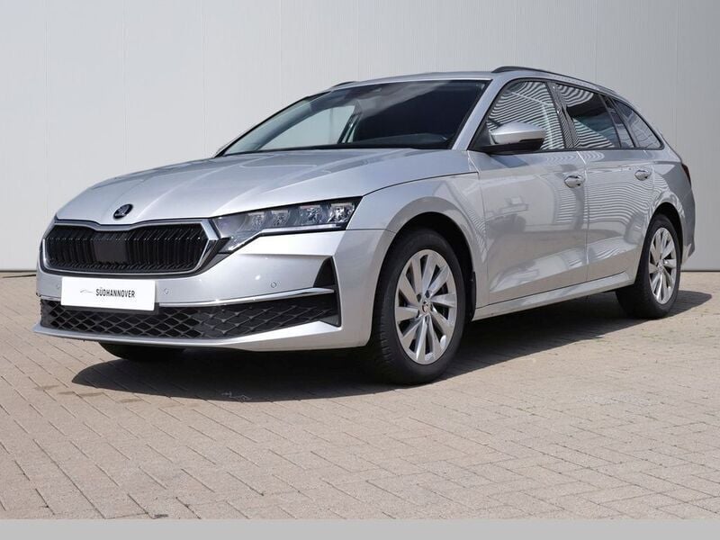 Brilliantsilber metallic Gebraucht 2024 Skoda Octavia Selection Kombi | 24.690 € (Fairer Preis) - Bild 1/4