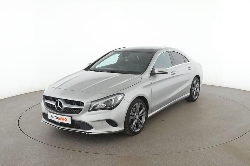 Grau Gebraucht 2016 Mercedes CLA220 Urban Limousine | 22.570 € (Fairer Preis) - Bild 1/4