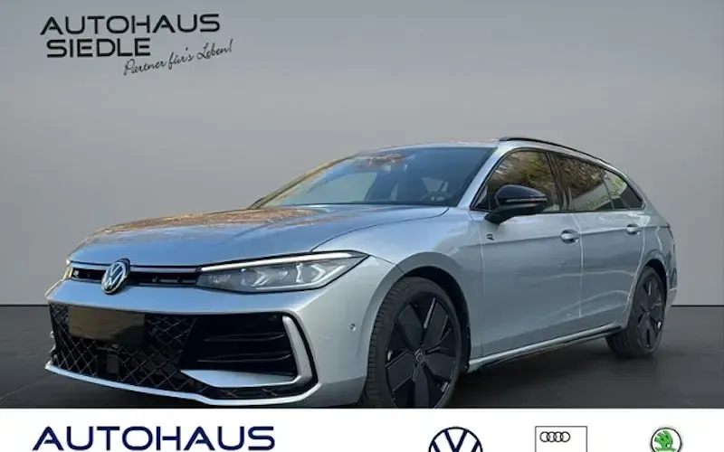 Gebraucht VW Passat R-line 193 PS (141 kW) 2026 Silbern Kombi