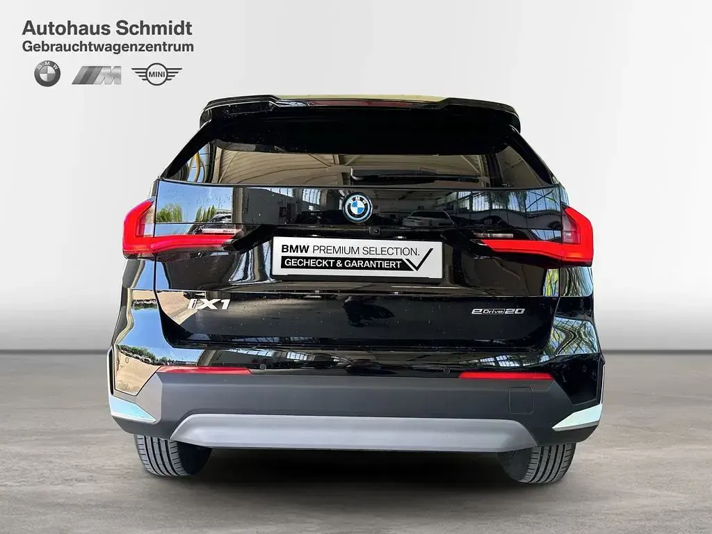 Używany BMW iX1 150 kW (204 KM) 2025 Czarny SUV