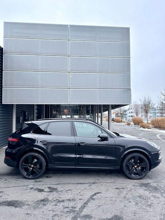 Schwarz Gebraucht 2018 Porsche Cayenne SUV | 53.750 € (Teuer) - Bild 1/4