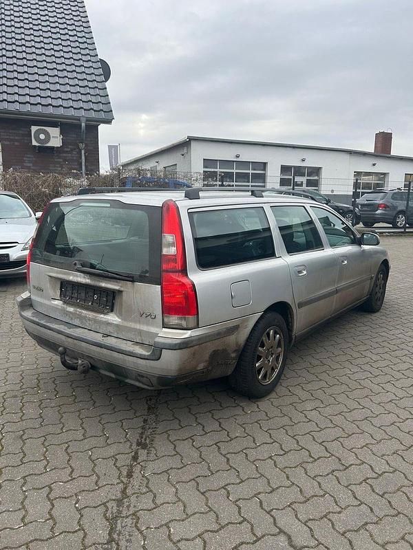 Grau Gebraucht 2003 Volvo V70 Kombi | 1.500 € (Fairer Preis) - Bild 1/4