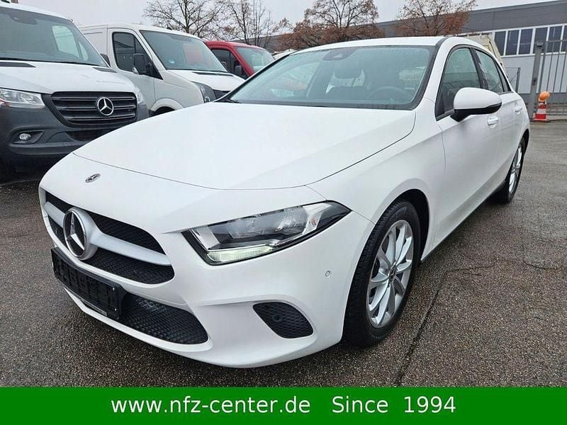 Weiß Gebraucht 2024 Mercedes A200 Limousine | 24.700 € (Superpreis) - Bild 1/4