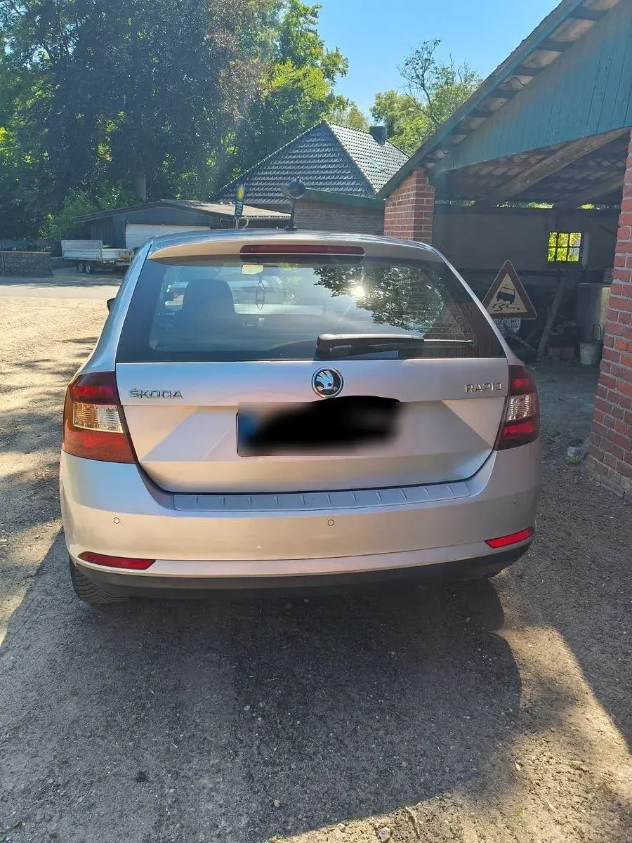 Gebraucht Skoda Rapid Style 95 PS (69 kW) 2018 Silber Kleinwagen