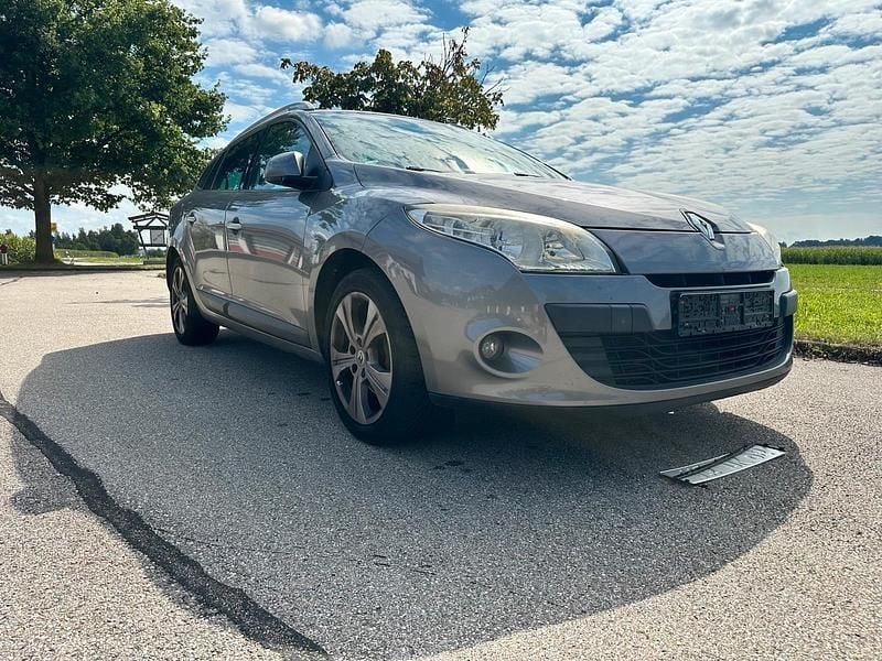 Grau Gebraucht 2010 Renault Mégane GrandTour Kombi | 3.500 € (Fairer Preis) - Bild 1/4